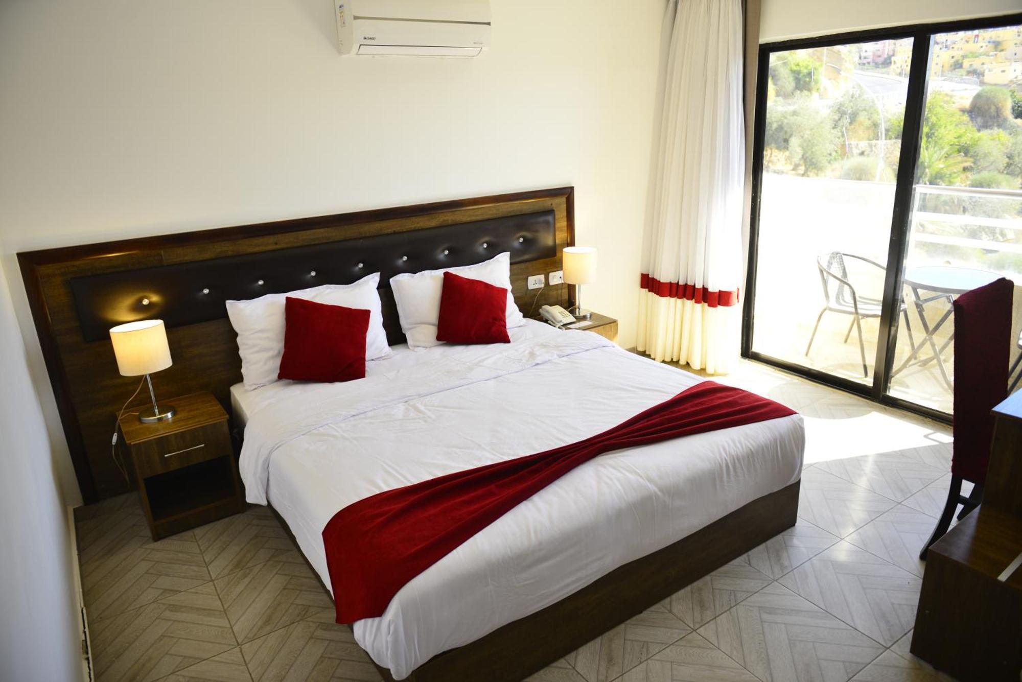 Petra Corner Hotel Exterior foto